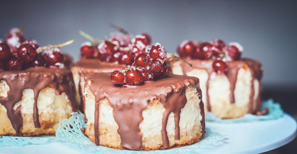 cakes with chocolate 